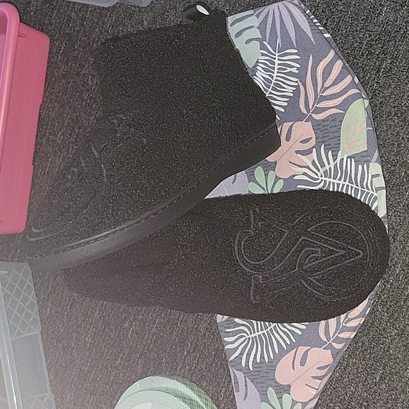 Victoria secret slipper booties - Picture 2 of 6